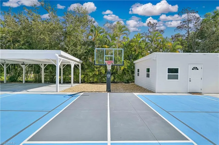 6941  Hunters  RD, Naples, FL 34109