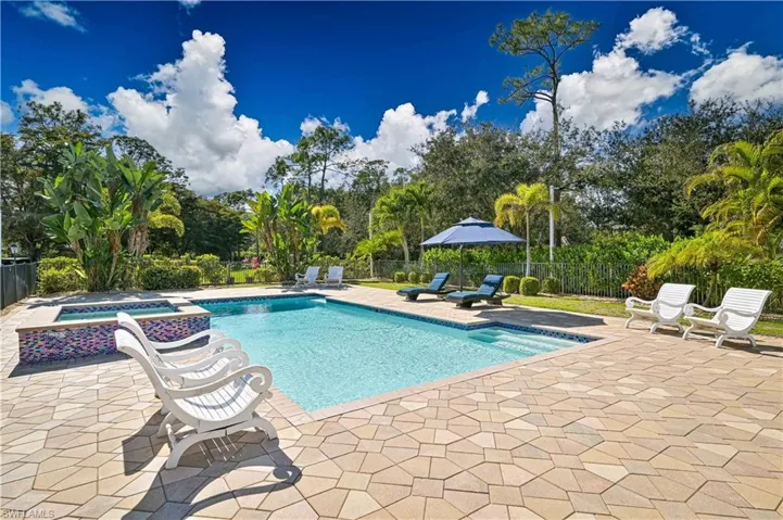 6941  Hunters  RD, Naples, FL 34109