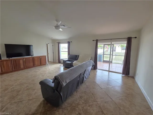1050 NW 33rd  PL, Cape Coral, FL 33993