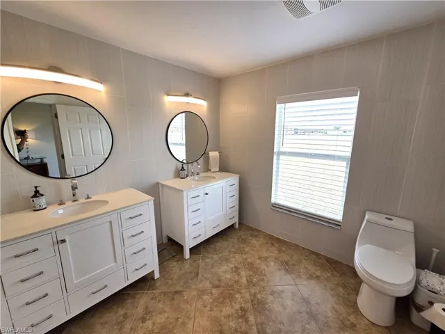1050 NW 33rd  PL, Cape Coral, FL 33993
