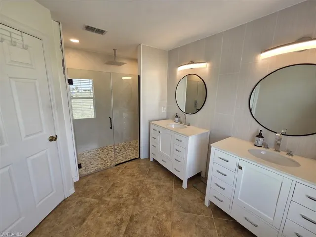 1050 NW 33rd  PL, Cape Coral, FL 33993