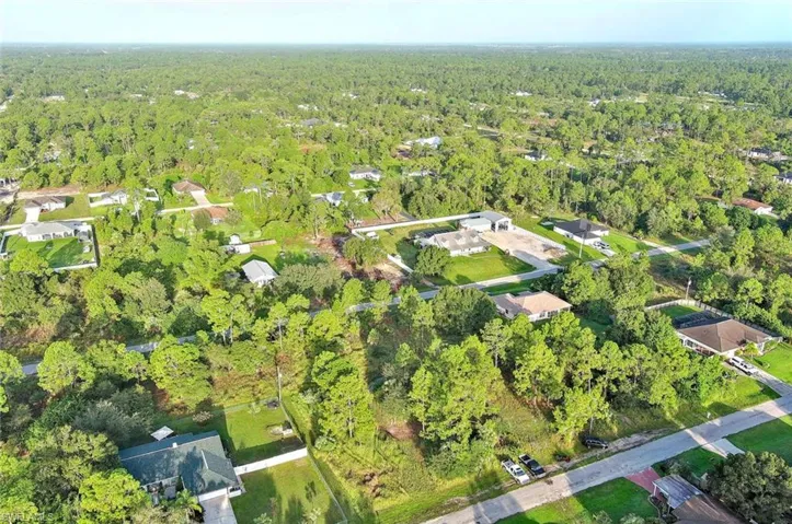 Aerial view of property's location featuring a heavily wooded area