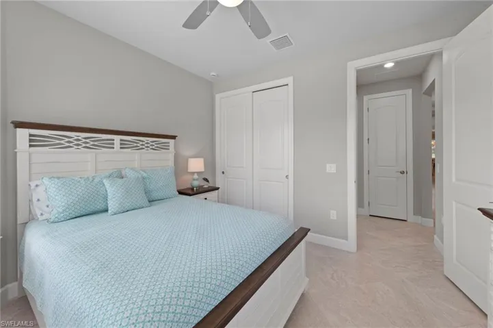 Guest bedroom w/closet and bath access via hall
