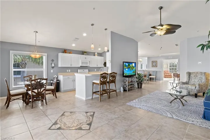 The ultimate layout for entertaining, everything is within reach!