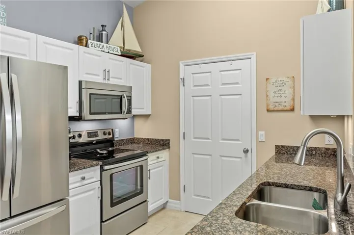 12601  Las Olas  LN, Fort Myers, FL 33919