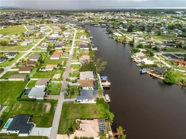 Aerial view of property and surrounding area with gulf access