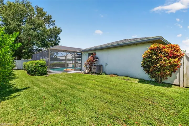 916 Se 21st Ln, Cape Coral, Florida 33990