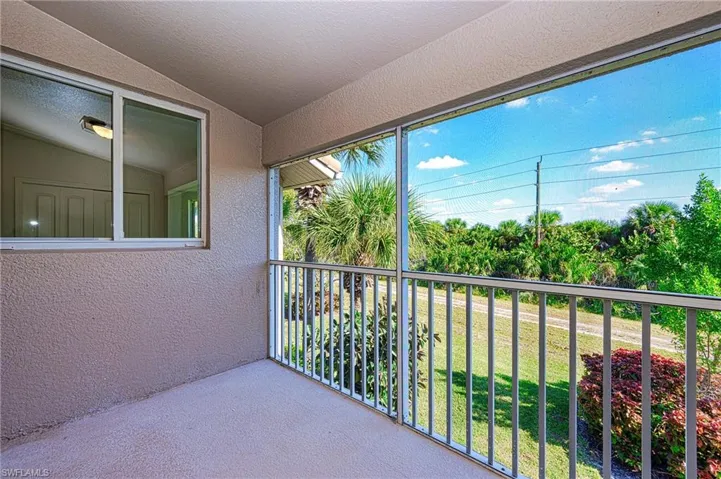 Spacious Screened Lanai