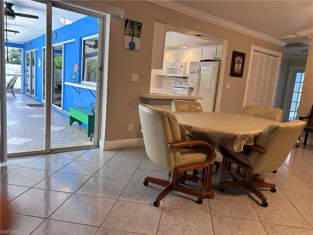 111 4th Pl, Cape Coral, Florida 33990