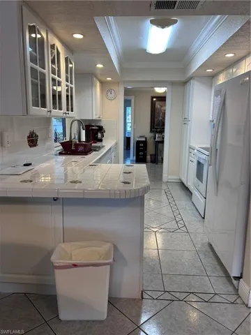 111 4th Pl, Cape Coral, Florida 33990