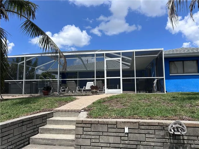 111 4th Pl, Cape Coral, Florida 33990