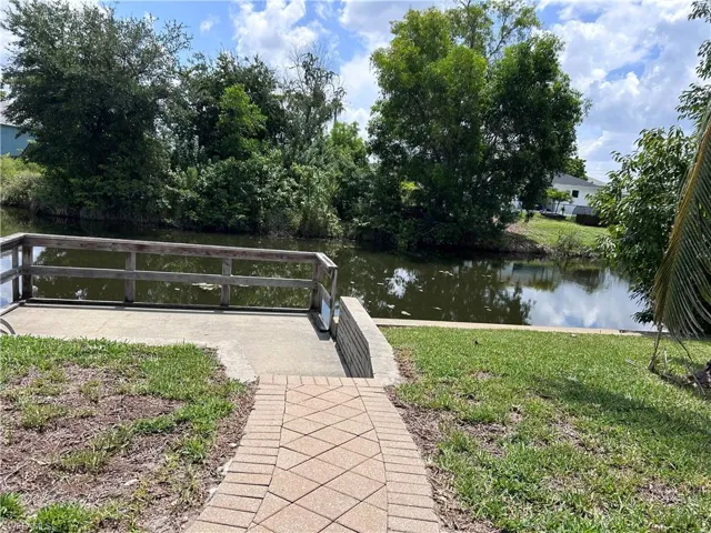 111 4th Pl, Cape Coral, Florida 33990