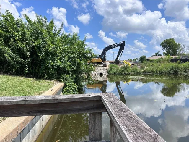 111 4th Pl, Cape Coral, Florida 33990