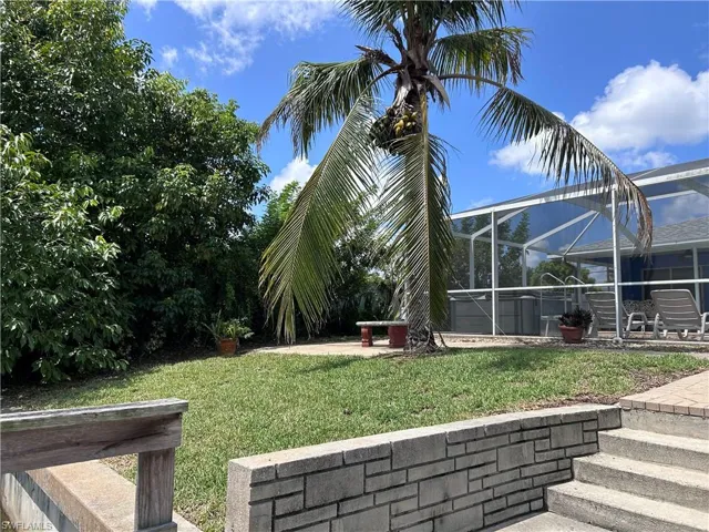 111 4th Pl, Cape Coral, Florida 33990