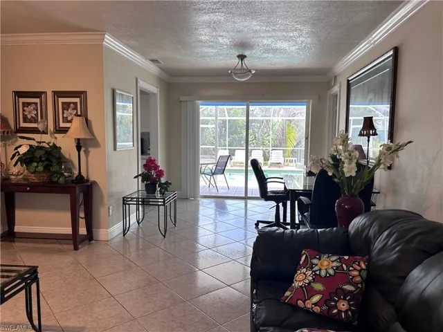 111 4th Pl, Cape Coral, Florida 33990