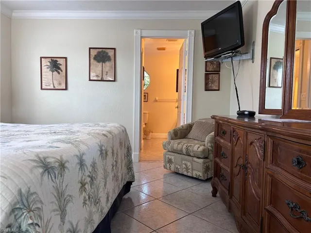 111 4th Pl, Cape Coral, Florida 33990