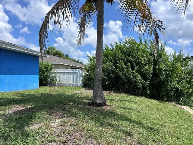 111 4th Pl, Cape Coral, Florida 33990