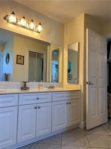 111 4th Pl, Cape Coral, Florida 33990