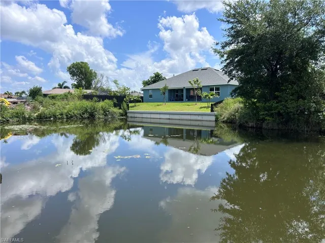111 4th Pl, Cape Coral, Florida 33990