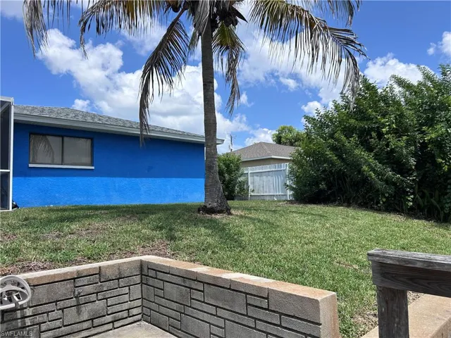 111 4th Pl, Cape Coral, Florida 33990