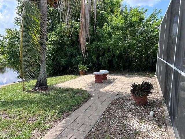 111 4th Pl, Cape Coral, Florida 33990
