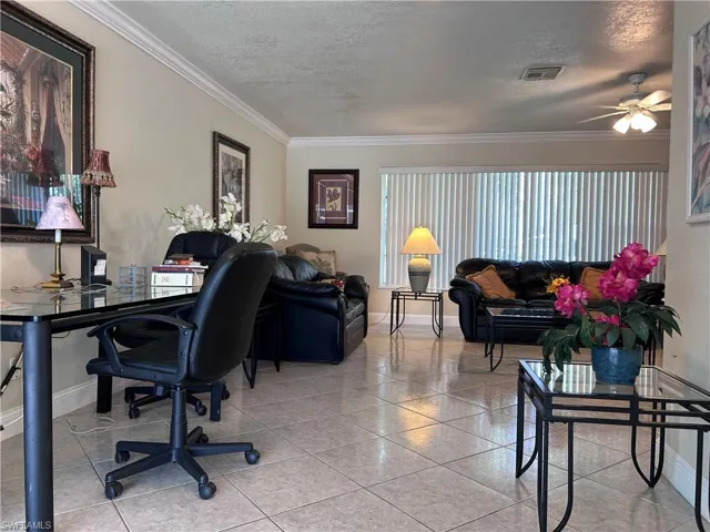111 4th Pl, Cape Coral, Florida 33990