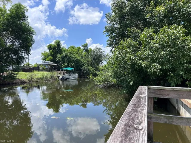 111 4th Pl, Cape Coral, Florida 33990