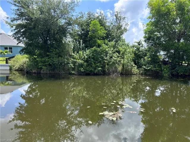 111 4th Pl, Cape Coral, Florida 33990