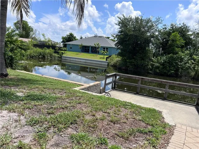 111 4th Pl, Cape Coral, Florida 33990