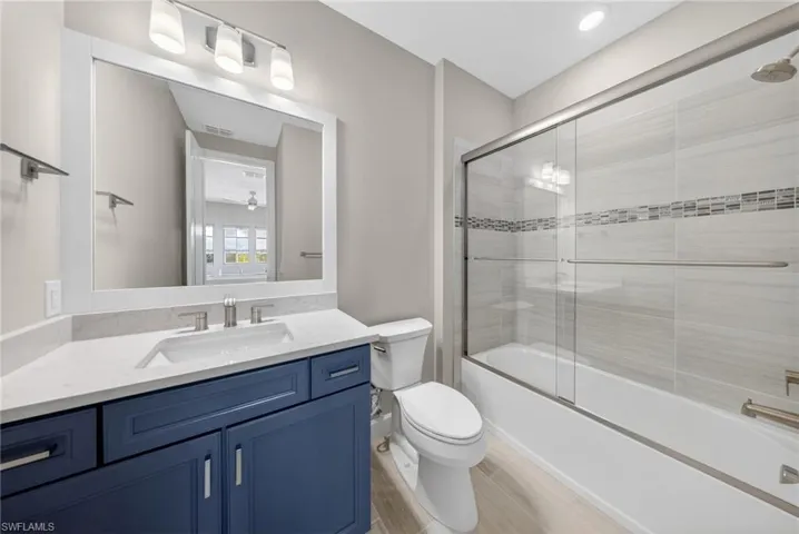 2nd Floor Ensuite Guest Room
