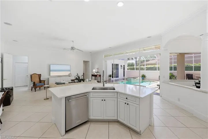 2844 Coco Lakes Dr, Naples, Florida 34105