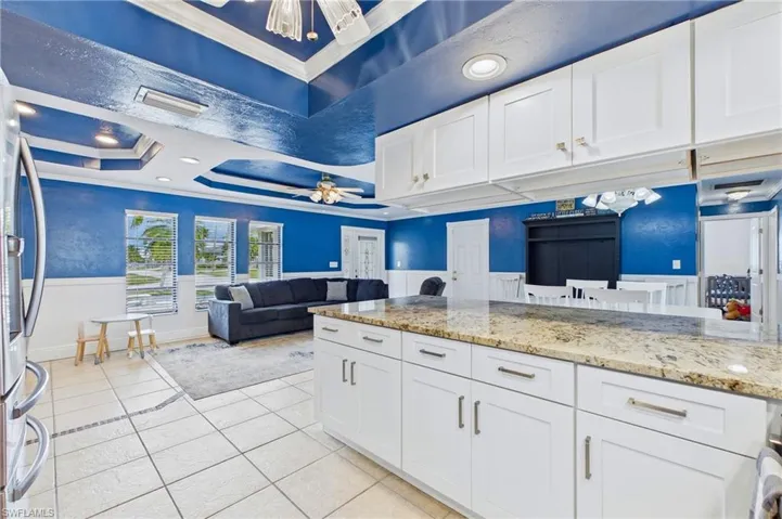 A stunning blend of elegance and practicality, this kitchen was designed with both beauty and convenience in mind.