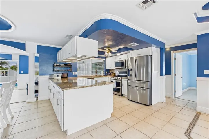 Whether preparing everyday meals or entertaining guests, this chef-inspired kitchen is up to the task.