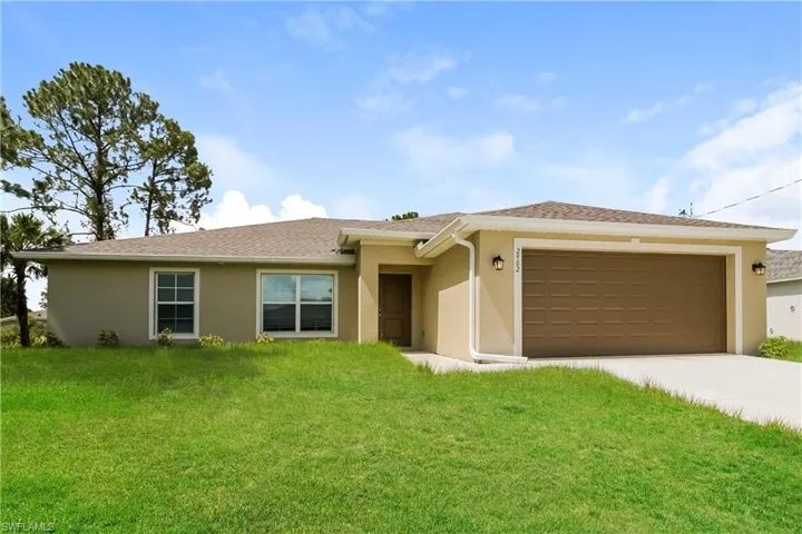2902  7th W ST, Lehigh Acres, FL 33971