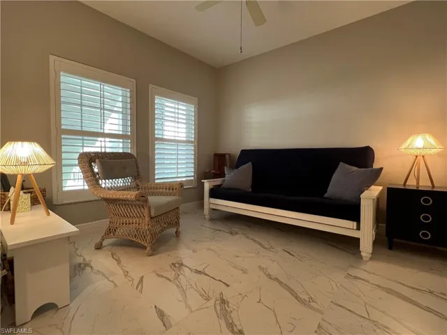 Sitting room with ceiling fan