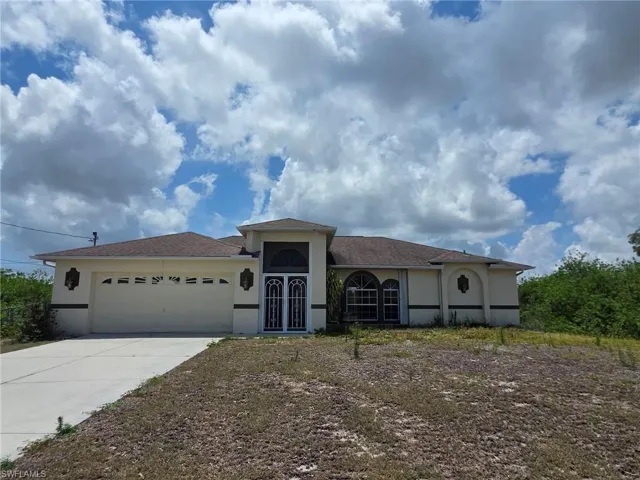 820  Rue Labeau  CIR, Fort Myers, FL 33913