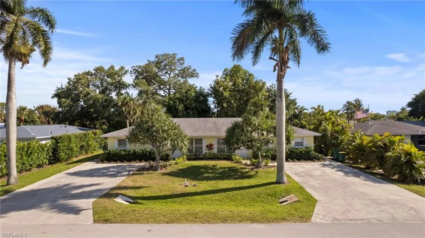 788  102nd N AVE, Naples, FL 34108