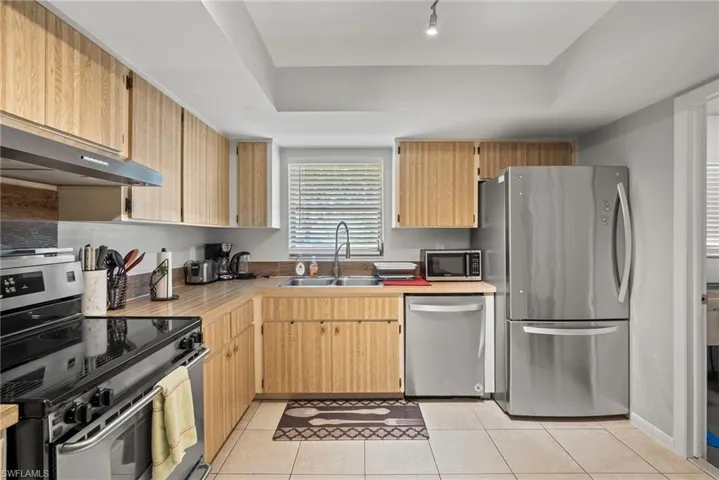 788  102nd N AVE, Naples, FL 34108