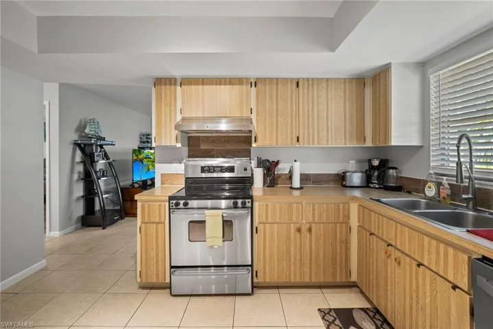 788  102nd N AVE, Naples, FL 34108