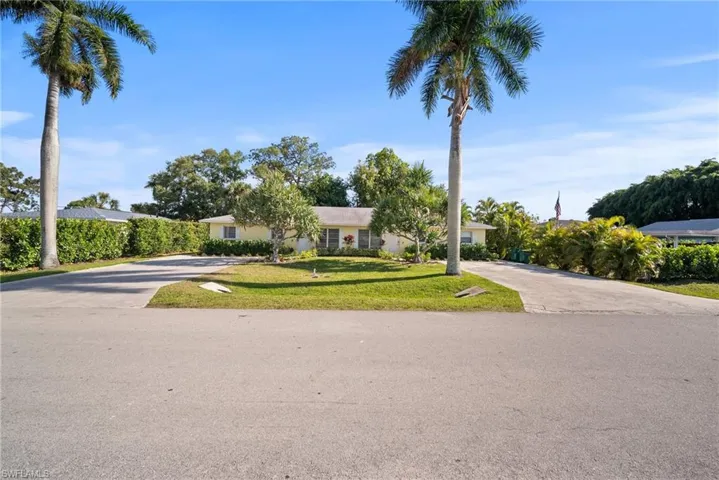 788  102nd N AVE, Naples, FL 34108
