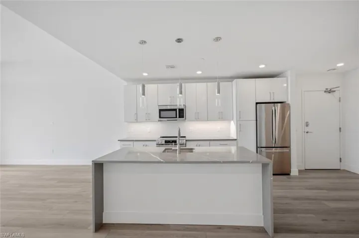 1950 Mayfair St Ph7, Naples, Florida 34104