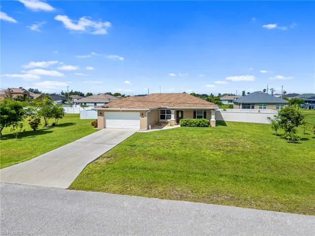 22 NW 17th  PL, Cape Coral, FL 33993