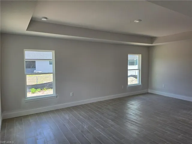 Tray ceiling with recessed lighting