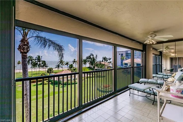Sunroom featuring ceiling fan