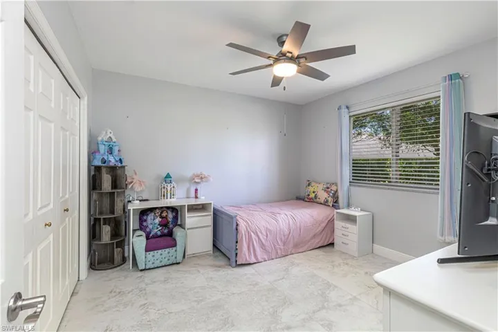 Guest Bedroom w/ ceiling fan & closet