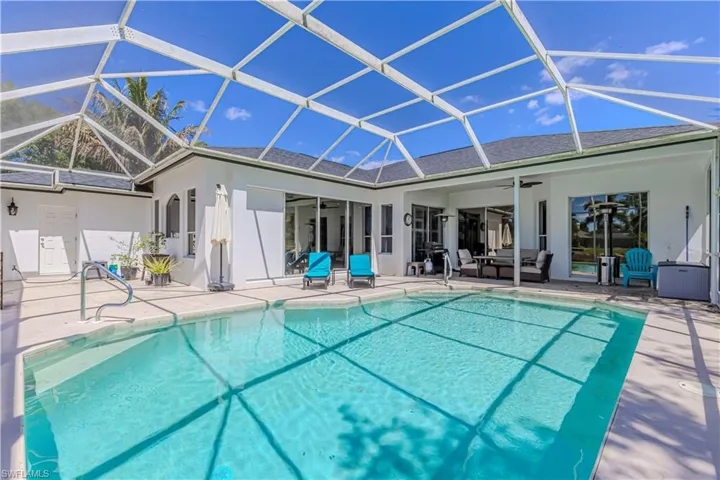 Swimming pool w/ patio area & screen enclosure