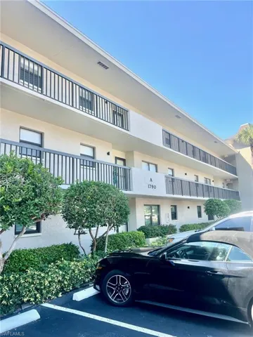 1790  Imperial Golf Course  BLVD, Naples, FL 34110
