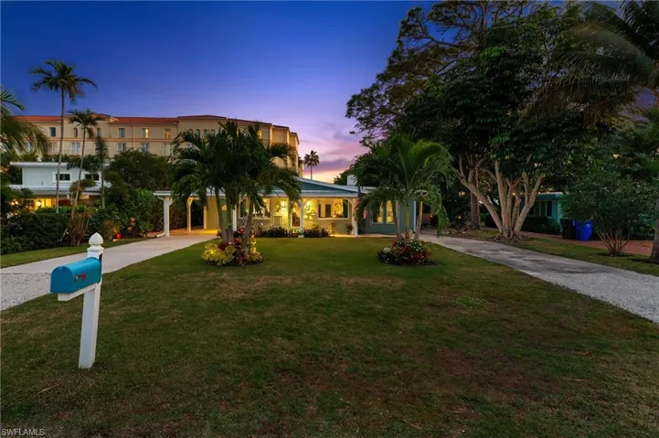 View of front of property featuring a lawn
