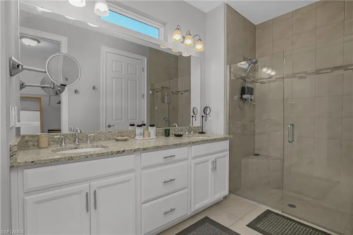 Main suite ensuite bath