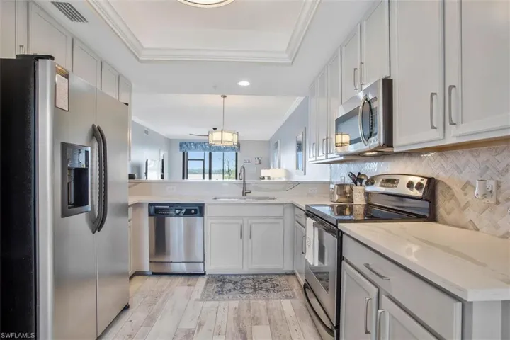 Kitchen showcasing stunning quartz countertops.